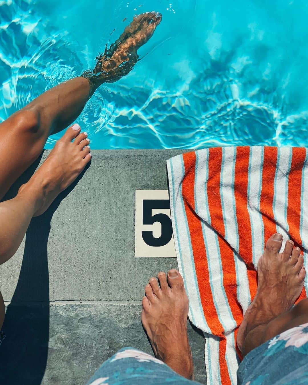 Robert Bingamanのインスタグラム：「🧜‍♀️🧜‍♂️」