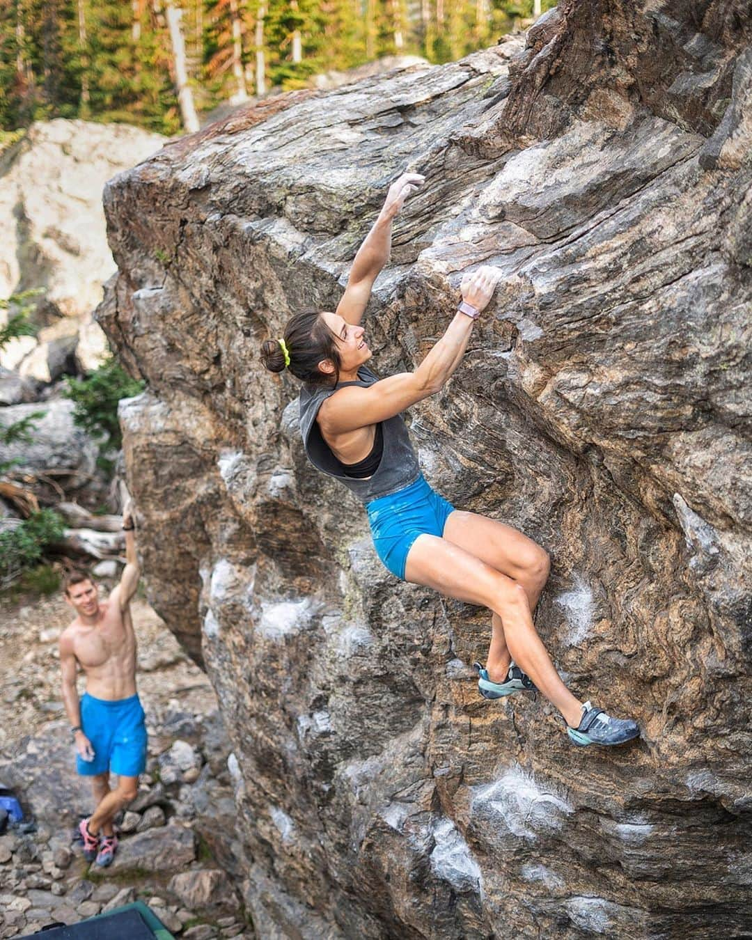 アレックス・パッチシオさんのインスタグラム写真 - (アレックス・パッチシオInstagram)「Sometimes the best part of climbing is just simply having fun warming up with friends! 😄 . It’s not always about the sends or projects!! We can get all wrapped up in feeling the need to do our projects, but learning how to enjoy the process (ups and downs or good days and bad days) is something important to behold.  . Yes climbing is an individual sport as in your goals or performances are solely on you, BUT the external experiences we have in climbing are shared with our friends and community around us.  Sometimes we need to get out of our own heads and learn to embrace the entire experience of reaching our goals. #sharingthepassion  . Enjoy the process and when you need to, take a step back and look around! Climbing is a community and I love sharing it with so many amazing individuals! 🥰😁❤️ . @scarpana @organicclimbing @frictionlabs @evn_cbd  . 📸 by @james_lucas」8月23日 2時14分 - alex_puccio89