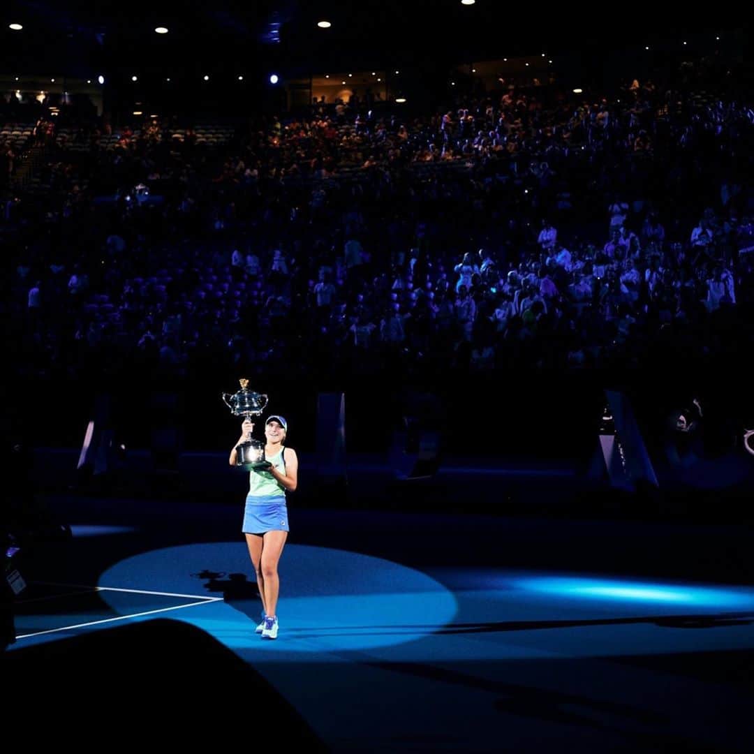 ソフィア・ケニンのインスタグラム：「Memories 😁🏆」