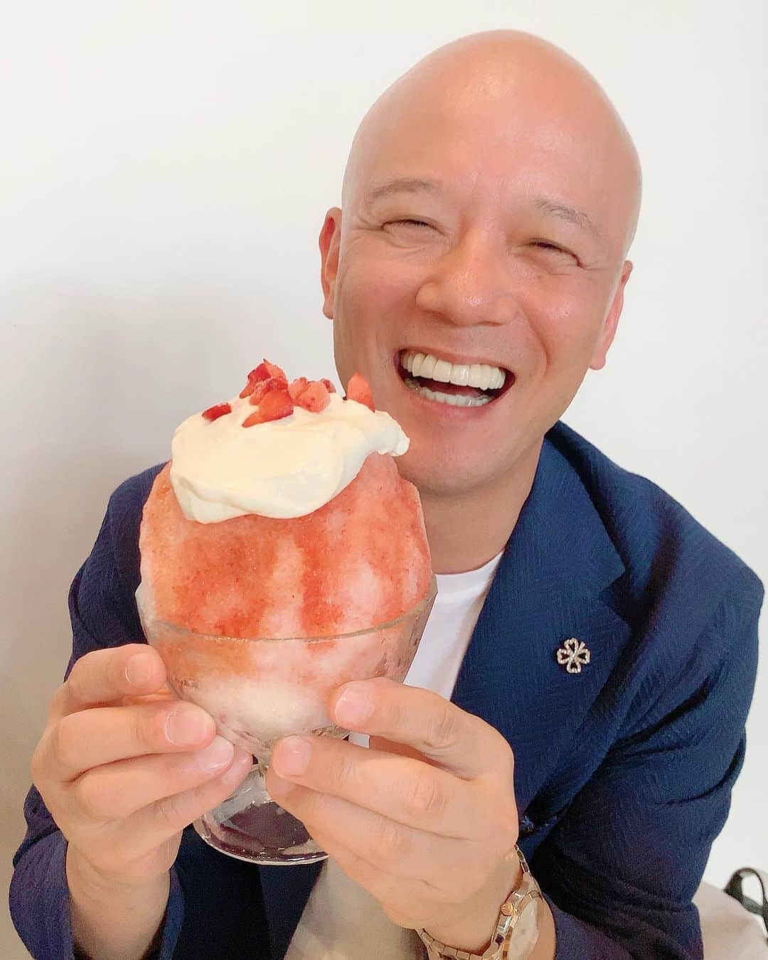 のインスタグラム：「夏だ☀️スィーツだ❤️  . . . . . . . . . . . . . .  #カミさん#宇宙一のカミさん#夫婦#夫婦デート#夫婦の時間#デート#プチデート#カフェ#カフェ好き#カフェデート#幸せ#豊か#ゆったり#happy#鴨頭嘉人」