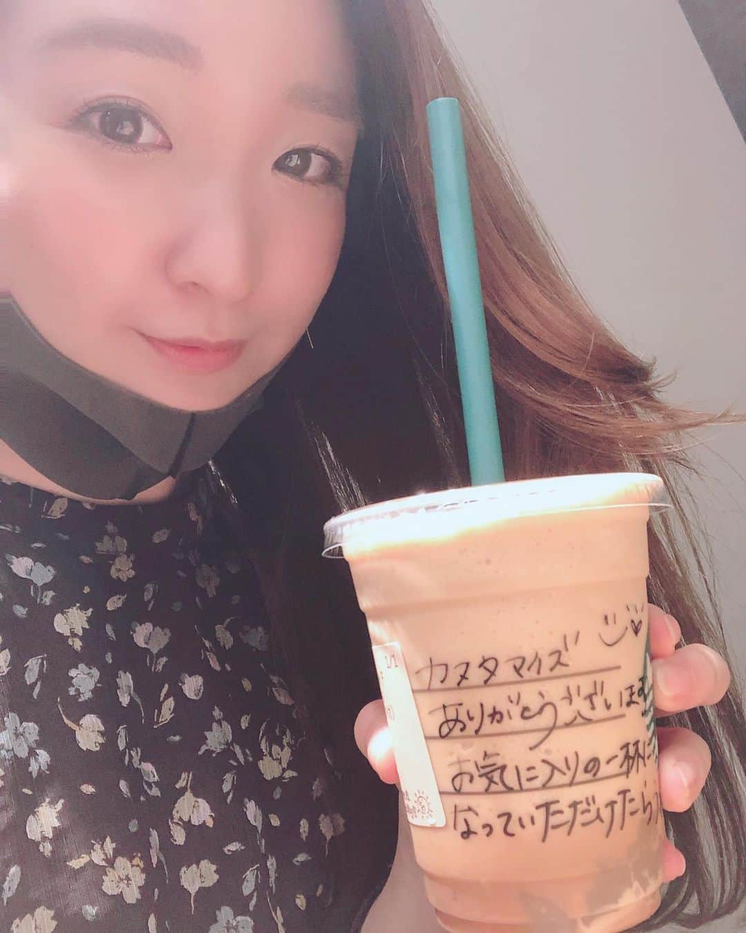 のインスタグラム：「☕STARBUCKS COFFEE☕ アールグレイフラペチーノにキャラメルソースとわらび餅を追加☺️✨  #スタバ #アールグレイアフォガートフラペチーノ #スタバカスタム #わらび餅 #スタバラ部 #スタバ好き #スタバ好きな人と繋がりたい #スタバ中毒 #スタバ愛 #スタバ部 #スタバ大好き #スタバ女子 #スタバカ」