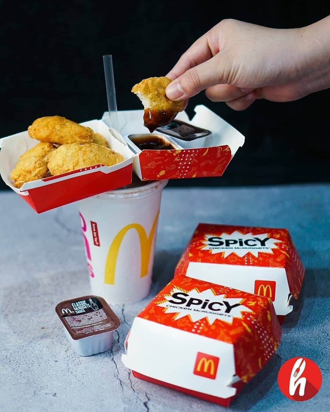 McDonald's Philippinesのインスタグラム：「Bring bold and cold to your Sunday lunch with our NEW Spicy McNuggets and McDo Shake combo! Thanks @hungryherl for the cool shot!」