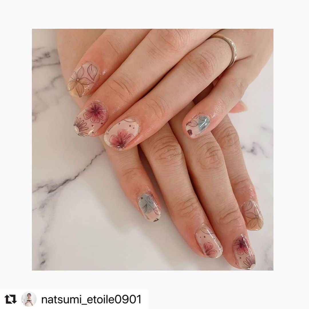 ネイルスタンド　ツメコさんのインスタグラム写真 - (ネイルスタンド　ツメコInstagram)「@natsumi_etoile0901 with @make_repost ・・・ wedding nail💐  結婚式前日のお客様👰💓 ホワイトニングとネイルでご来店🕊  歯も完璧なくらい白く仕上がりました！！🦷✨  ネイルもドレスにぴったりなデザイン👗✨  ブライダルエステもしてきたそうで 全身つっやつや✨  本当に美しい🥰✨  大切な記念日の前に エトワールにお越し下さり わたしも幸せです🕊  今日の午後からの結婚式、 晴れますよう☀️☀️☀️！！  末永くお幸せに〜💓  ✰┈┈┈┈┈┈┈┈┈┈┈┈┈┈✰  🌟山形県内初🌟 ネイルプリンターツメコ @nailstandplus.nagai  ホームページチェック↑↑   セルフホワイトニングサロン  @natsumi_etoile0901  ご予約はHPから📩24時間受付中  オンラインストア @etoile.onlinestore 回数券、オーラルケアグッズ販売中💚  URL➡︎ @natsumi_etoile0901  ご予約は コメント・DMからも承っております。  山形県長井市本町二丁目2-14 2階  TEL➡︎09019302935  ✰┈┈┈┈┈┈┈┈┈┈┈┈┈┈✰   #美容 #美容好きな人と繋がりたい  #セルフホワイトニング #女子力 #山形ネイルサロン  #ネイル #ネイルデザイン #長井市 #長井 #nagai #nagaicity #山形 #yamagata #ツメコ #エトワール #etoile #ネイルサロン #ジェルネイル #ママ #nail #長井ネイルサロン  #歯科衛生士  #フロス #南陽 #米沢 #歯ブラシ #歯磨剤 #歯磨きマニア #山形セルフホワイトニング #長井セルフホワイトニング」8月23日 11時59分 - tsume.co