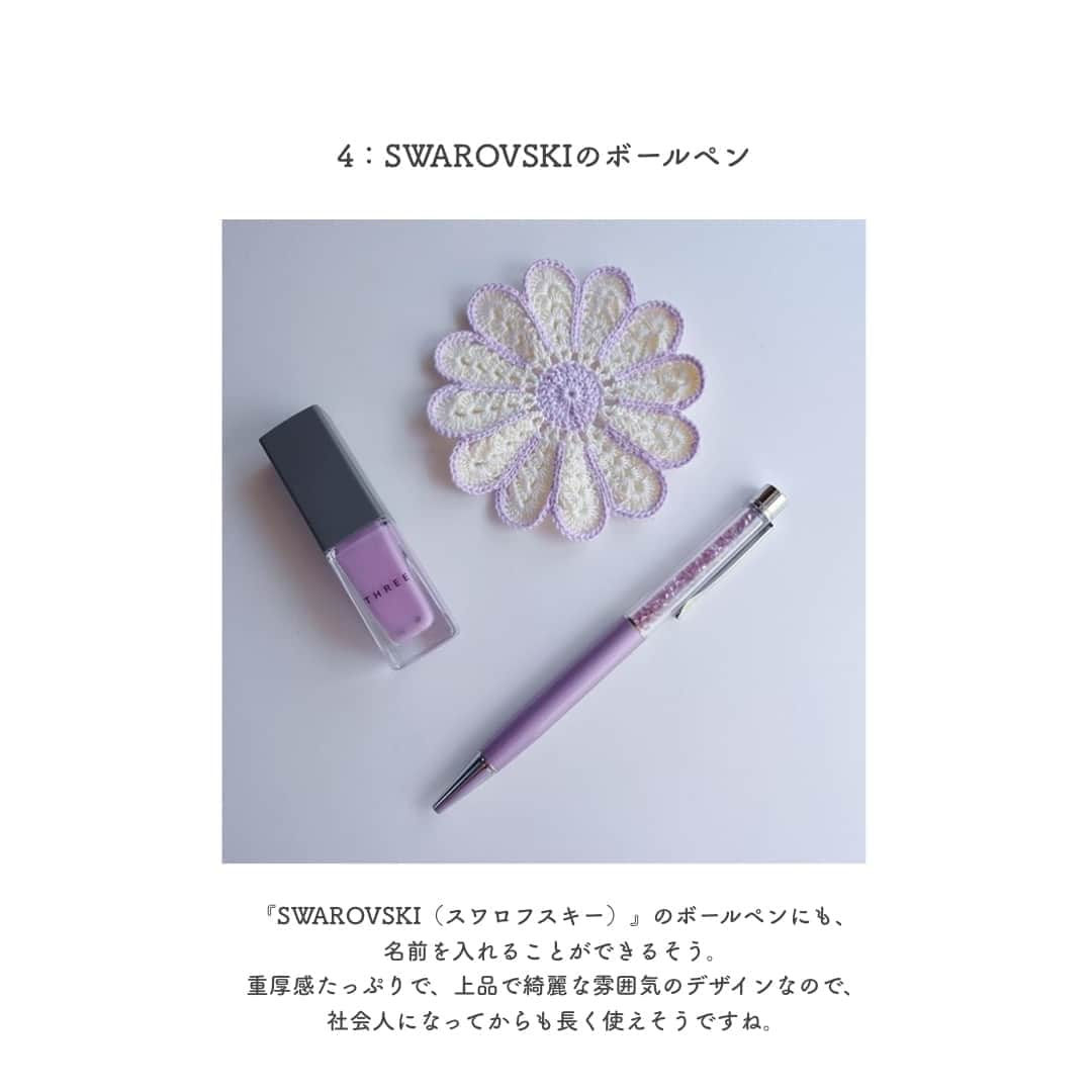 MERYさんのインスタグラム写真 - (MERYInstagram)「MERY's diary vol.30「 #名前が入れられるアイテム 」⁣ プレゼントには、名前入りで注文できるオンリーワンの贈り物を♡⁣ .⁣ 大切な人へのギフトとして、とっておきのアイテムに名前を入れたものはいかがですか？世界に一つだけの特別な贈り物なら、相手だって喜んでくれること間違いなしかも。⁣ .⁣ 1：ESTEE LAUDERのリップ（ @sa_2525cdo ）⁣ 2：Meilのバルーンブーケ（ @meil0123 ）⁣ 3：OFFICINE UNIVERSELLE BULYのコーム（ yuno__519e ）⁣ 4：SWAROVSKIのボールペン（ @mippy0624 ）⁣ .⁣ 記事ではより詳しくブランドやアイテムを紹介しているので、ぜひチェックしてみてください！⁣ 「プレゼントはオンリーワンで。名前を入れてもらえるお洒落アイテム＆ブランド5選」⁣ →https://mery.jp/1088510⁣ アプリやMERYのサイトで『プレゼント 名前』と検索すれば記事を読むことができます。⁣ ※記事では5つを紹介していますが、この投稿では4つを取り上げました。⁣ .⁣ photo by⁣ @eminacchii⁣ @sa_2525cdo⁣ @meil0123⁣ yuno__519e⁣ @mippy0624⁣ .⁣ 「MERY's diary（ #merysdiary ）」ではMERYのアプリで人気だった記事を紹介します♡ 過去の投稿もチェックできるので、気になる人はぜひ覗いてみてください！⁣ .⁣ .⁣ #MERY #regram #instamagazine #instamagazine_ #esteelauder #swarovski #officineuniversellebuly #present #birthdaypresent #プレゼント #誕生日プレゼント #刻印 #名前入り #バースデープレゼント #記念日プレゼント #記念日 #贈り物 #ネーム入り #エスティーローダー #バルーンブーケ #バースデーサプライズ #誕生日サプライズ #刻印リップ #インスタマガジン #お洒落 #お洒落さんと繋がりたい #MERY女子 #メリー」8月23日 12時00分 - mery.jp