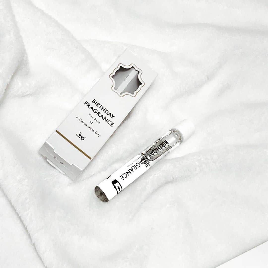 のインスタグラム：「birthday fragrance . . 私が愛用してるJUST BECAUSE (@_justbecauseofficial_)の プロデュースをつとめるつよしくんと さーくんが祝ってくださいました😭 . . お誕生日の香りで366日分全部違う香りらしい😲 . . 素敵なプレゼントありがとう☺️ お洋服めちゃかわいいから女の子に ぜひおすすめです✨ 2ページ目のやつが2人のブランドの お洋服だよー☺︎ . . #birthdaypresent#birthdayfragrance#onlyone#justbecause#fashion#cosmetics#shibuya#香水#特別な時間#ありがとう#優しさに感謝#ジャストビコーズ#渋谷#ファッション#シンプルコーデ#渋谷から世界へ」