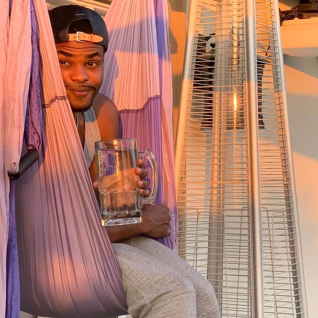 King Bachさんのインスタグラム写真 - (King BachInstagram)「Just being cute watching the sunset and shit」8月23日 12時23分 - kingbach
