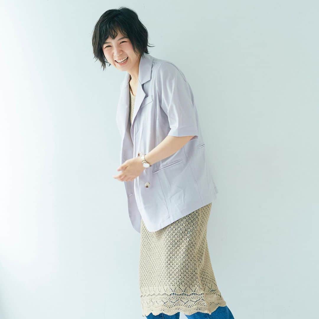のインスタグラム：「朝からとある撮影でした！帰り際に私服でも撮ってもらっちゃった🥳⭐️ . ジャケット：#17kg ワンピース：#mayree デニム：#sonyunara スニーカー：#adidas 時計：#danielwellington  ソックス：mayree . 薄いパープルの、シャツみたいに軽く着れるジャケット🧚🏻‍♂️ 透かしニットと淡く合わせました🤗 . カメラマンは、 @maru_1111 📸💐✨ .」