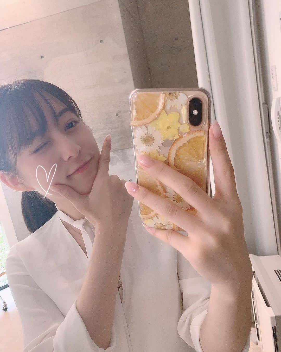 のインスタグラム：「😉﻿ ﻿ ﻿ ﻿ 一度会って2回目呼んでいただける、誘ってもらえるって﻿ ﻿ ありがたいことだなぁと。﻿ ﻿ 嬉しいことだなぁと。﻿ ﻿ ﻿ ﻿ 昨日今日と気温が落ち着いていてとても過ごしやすくて好き😌﻿ ﻿ 夏の終わりってもう1ヶ月後くらいに迫ってるのでは🤨﻿ 夏が終わって欲しくない寂しさとあの優しい気温が好きなのです。﻿ ﻿ 早いなぁ時間が経つのって、、」