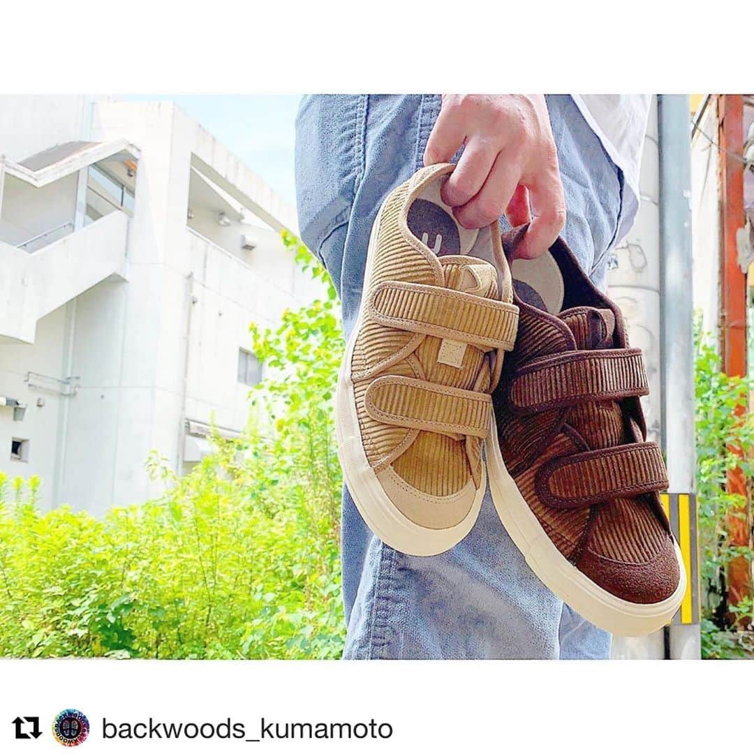 アールエフダブリューさんのインスタグラム写真 - (アールエフダブリューInstagram)「#Repost @backwoods_kumamoto with @get_repost ・・・ . 2020/08/23 日曜日 12:00-19:00  2日連続の激しい夕立ち。 今日はどうでしょう？  暑いのは間違いないので 熱中症にはくれぐれもご注意を。  昨日ストーリーズにアップしてから 数件お問い合わせ頂いた 写真の『RFW / SANDWICH-LO STRAP CORD』  詳しくは後ほど商品紹介を。  リリースシーズン直前に 急にツボにハマって展開となったモデル。  女性からの反応が良いです。  スポット的に考えていますので 気になる方はお早めに。  本日も御来店お待ちしています。  #rfw #sandwichlostrap #sandwichlostrapcord  #backwoods_kumamoto #fashion #shoes #instashoes #shoestagram #sneaker #sneakers #kickstagram #sneakerhead #sneakerheads #instakicks #sneakerfiles #sneakerholics #kicks #todayskicks #kicksoftheday #kotd #wdywt #バックウッズ #熊本 #靴 #スニーカー #熊本スニーカー #熊本セレクトショップ #熊本靴屋」8月23日 12時58分 - rfwtokyo