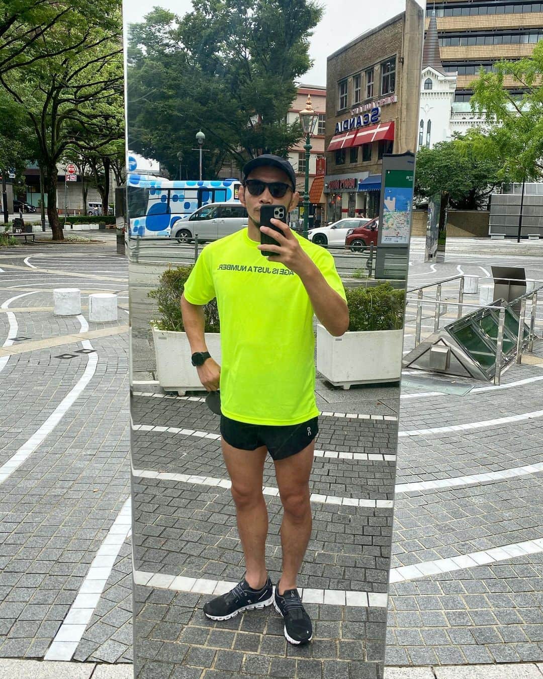 宇野薫のインスタグラム：「UNORUN  #今朝のみなとみらい 雨はやんで涼しいかと思いましたが、蒸し暑くなってきました💦  #unorun #onehundredathletic  #100a #100athletic #unocaolshowten #onjapan  #onrunning #onfriends  #atmos #atmos京都  #atmos京都別注コラボTシャツ #宇野薫」