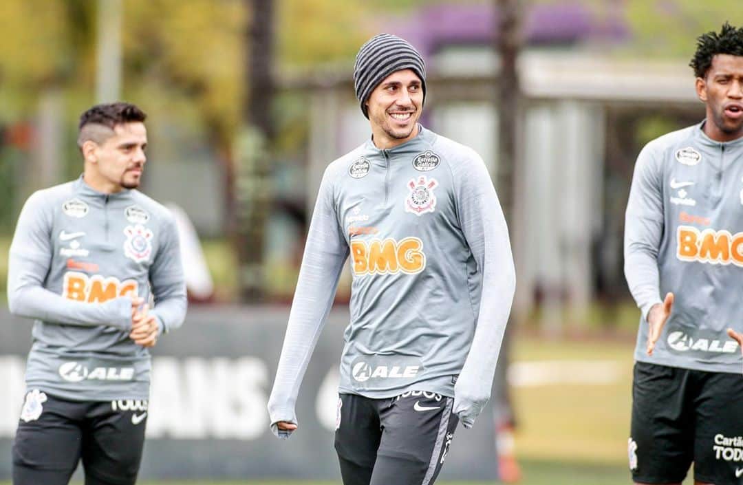 ダニーロ・フェルナンド・アベラールのインスタグラム：「Mais um dia de trabalho concluído 👍」