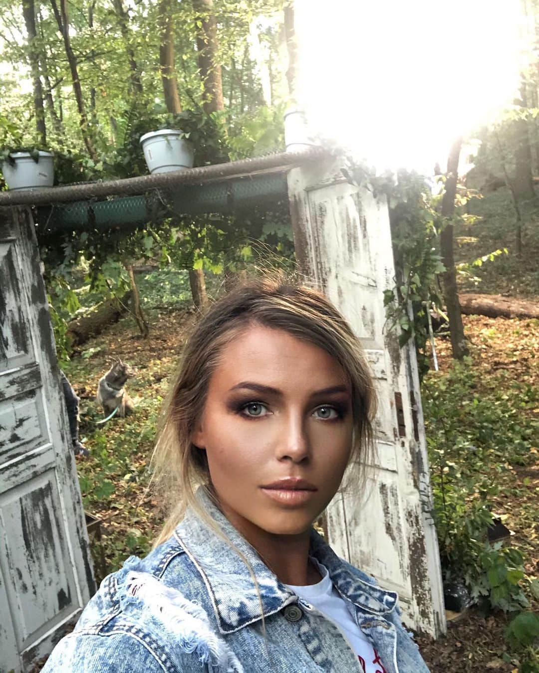 Kristina Kots Gotlibのインスタグラム：「Всегда на съёмках самое интересное-это экспромт )) #сьемки🎬📷 #кристинакоцготлиб #лес #киев」
