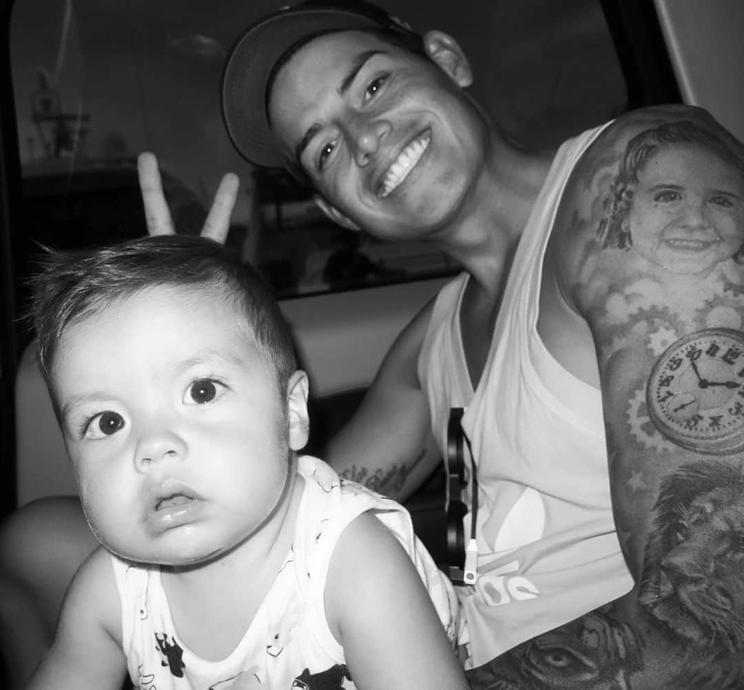 ハメス・ロドリゲスのインスタグラム：「👨‍👦✌🏼😁」