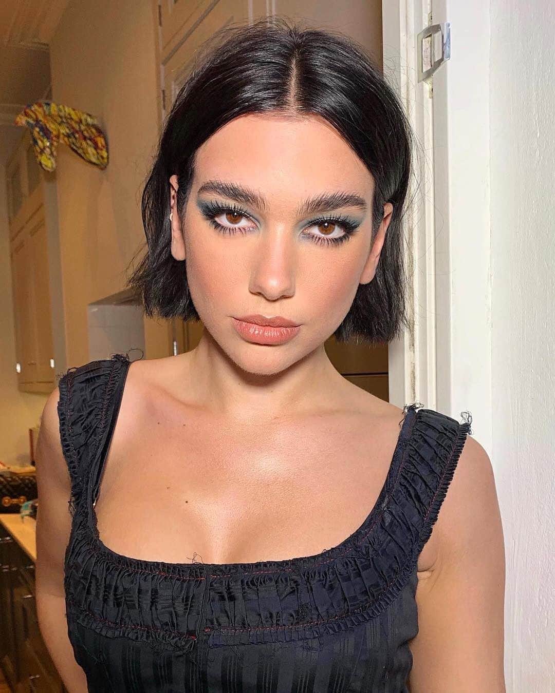 WHO WHAT WEARさんのインスタグラム写真 - (WHO WHAT WEARInstagram)「Queen of pulling off just about any beauty look in the books. 💎✨ Happy 25th birthday, @dualipa! photos: @dualipa, @nikki_makeup, @lisaeldridgemakeup, @anthonyhnguyenmakeup」8月23日 4時54分 - whowhatwear