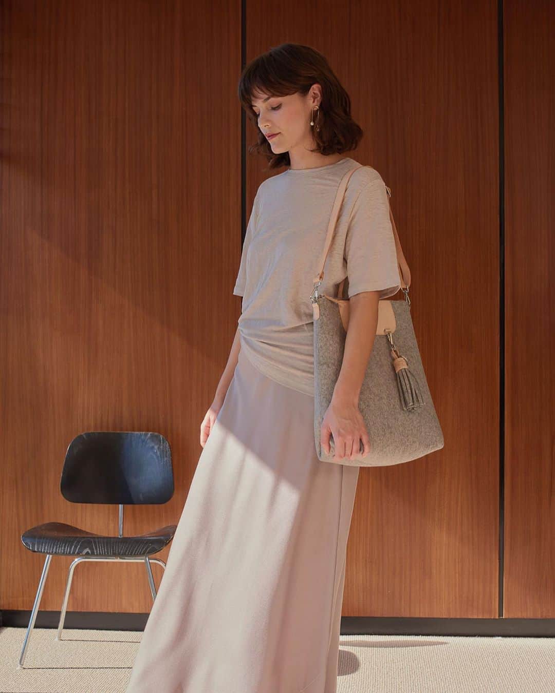グラフ&ランツのインスタグラム：「There are no rules when it comes to the Bedford Backpack. Wear it as a crossbody, a shoulder tote, or - yes - a backpack. There’s no right answer, you decide. 〰️」