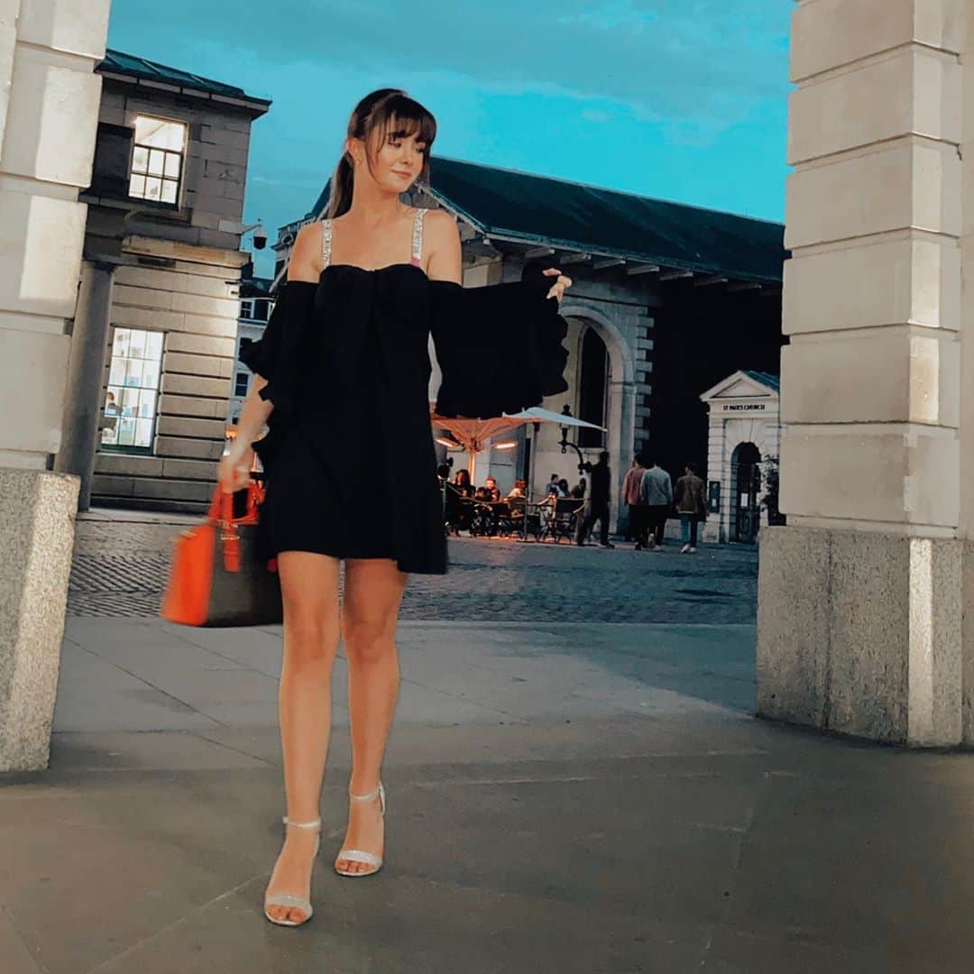 ケリー・イングラムのインスタグラム：「hi London missed u」