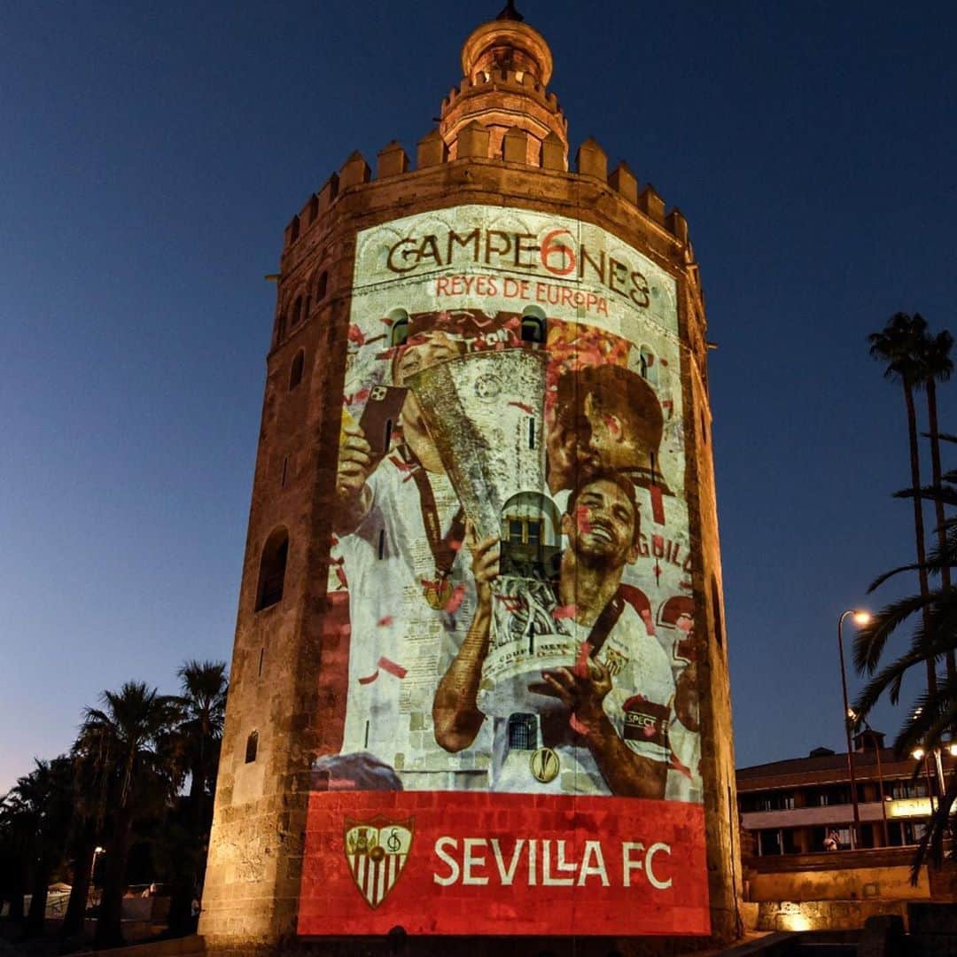 セビージャFCさんのインスタグラム写真 - (セビージャFCInstagram)「📸 𝗦 𝗘 𝗩 𝗜 𝗟 𝗟 𝗔 ⚪🔴  La Torre del Oro también presume orgullosa. 😉   #WeareSevilla #Campe6nes #SomosVosotros #nuncaterindas」8月23日 6時11分 - sevillafc
