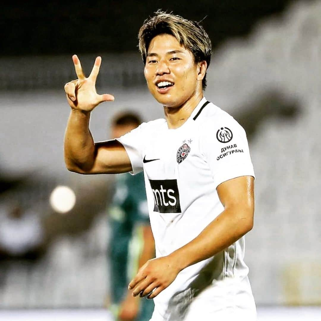 浅野拓磨さんのインスタグラム写真 - (浅野拓磨Instagram)「First time 3 goals⚽️⚽️⚽️ 　 　  #partizan #belgrade  #victory  #hattrick  #jaguar  #感謝。」8月23日 6時39分 - asatakugram