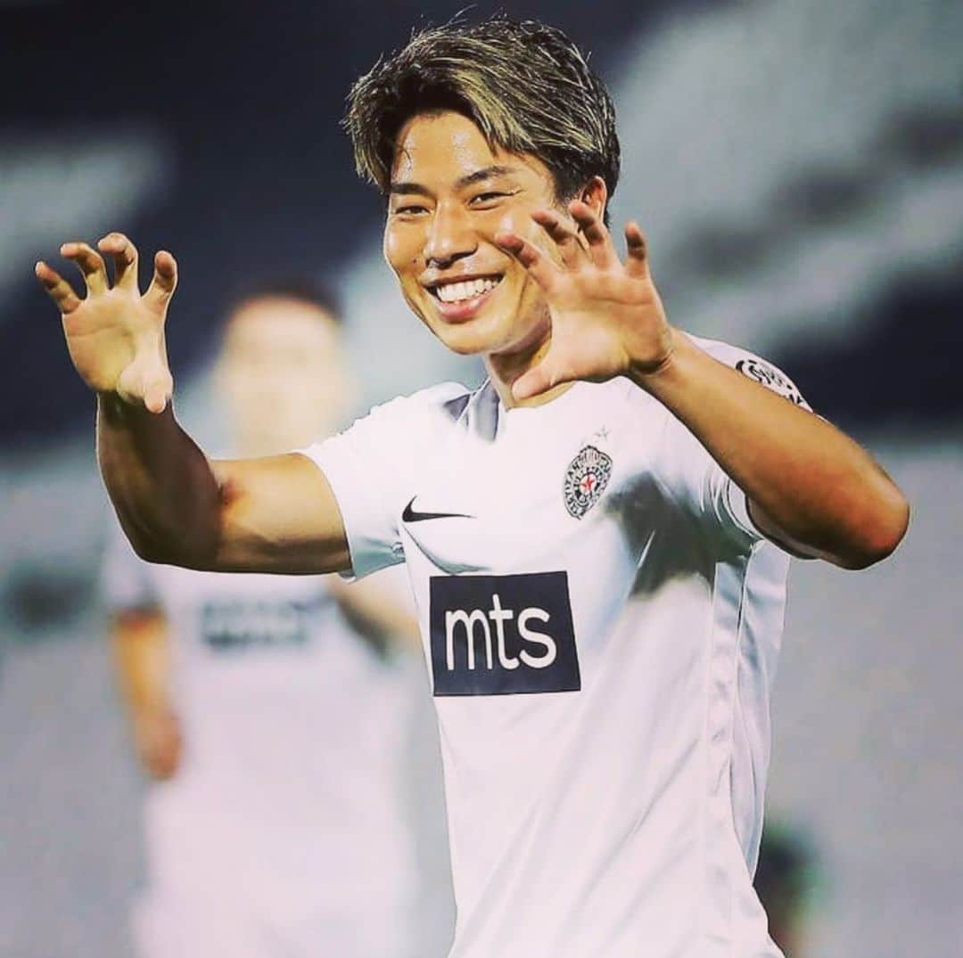 浅野拓磨のインスタグラム：「First time 3 goals⚽️⚽️⚽️ 　 　  #partizan #belgrade  #victory  #hattrick  #jaguar  #感謝。」