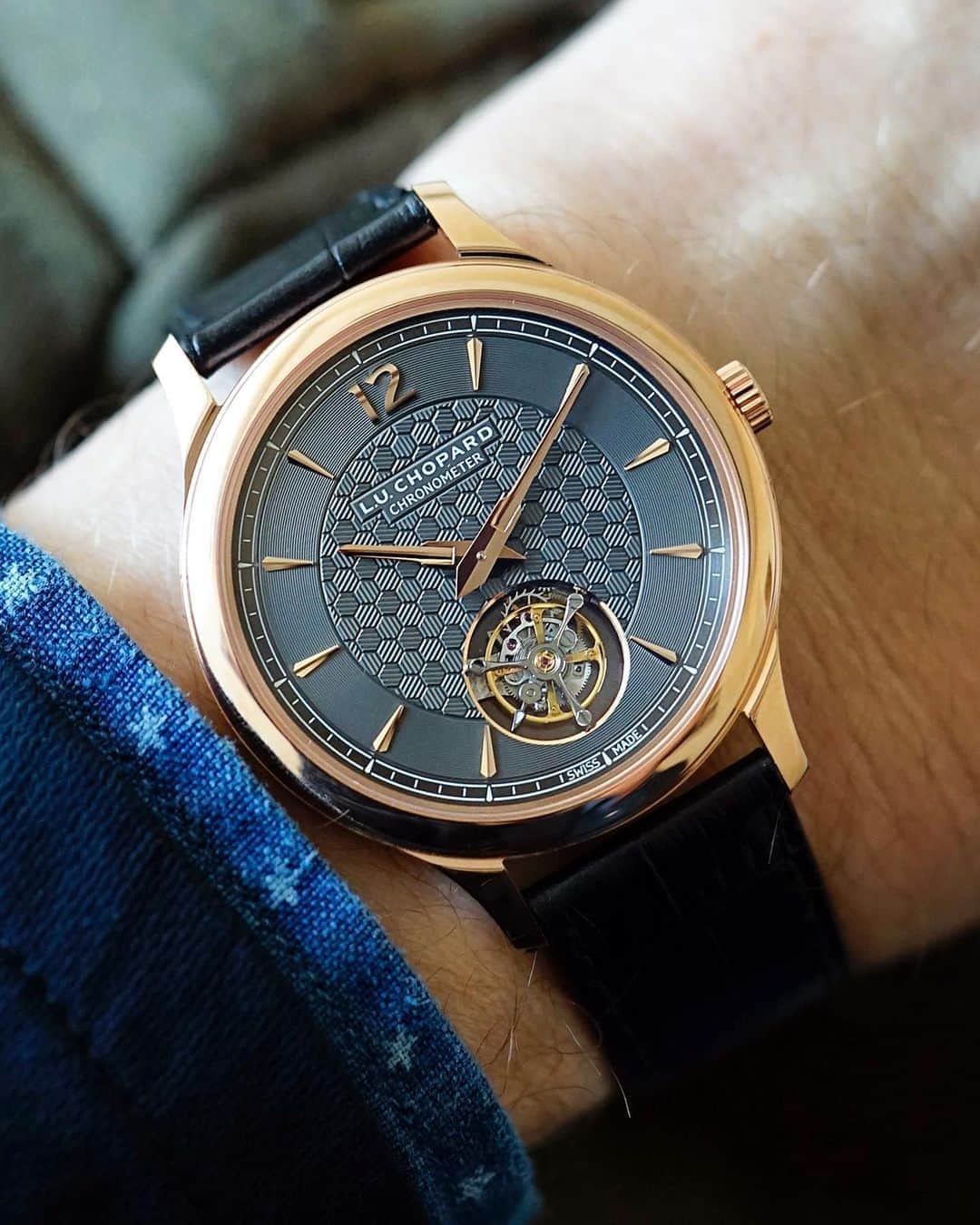 Daily Watchさんのインスタグラム写真 - (Daily WatchInstagram)「The ultra-thin @Chopard L.U.C Flying T Twin with stunning hand-guilloché gold dial and 40mm rose gold case. A limited edition of 50 pieces #Chopard」8月23日 6時55分 - dailywatch