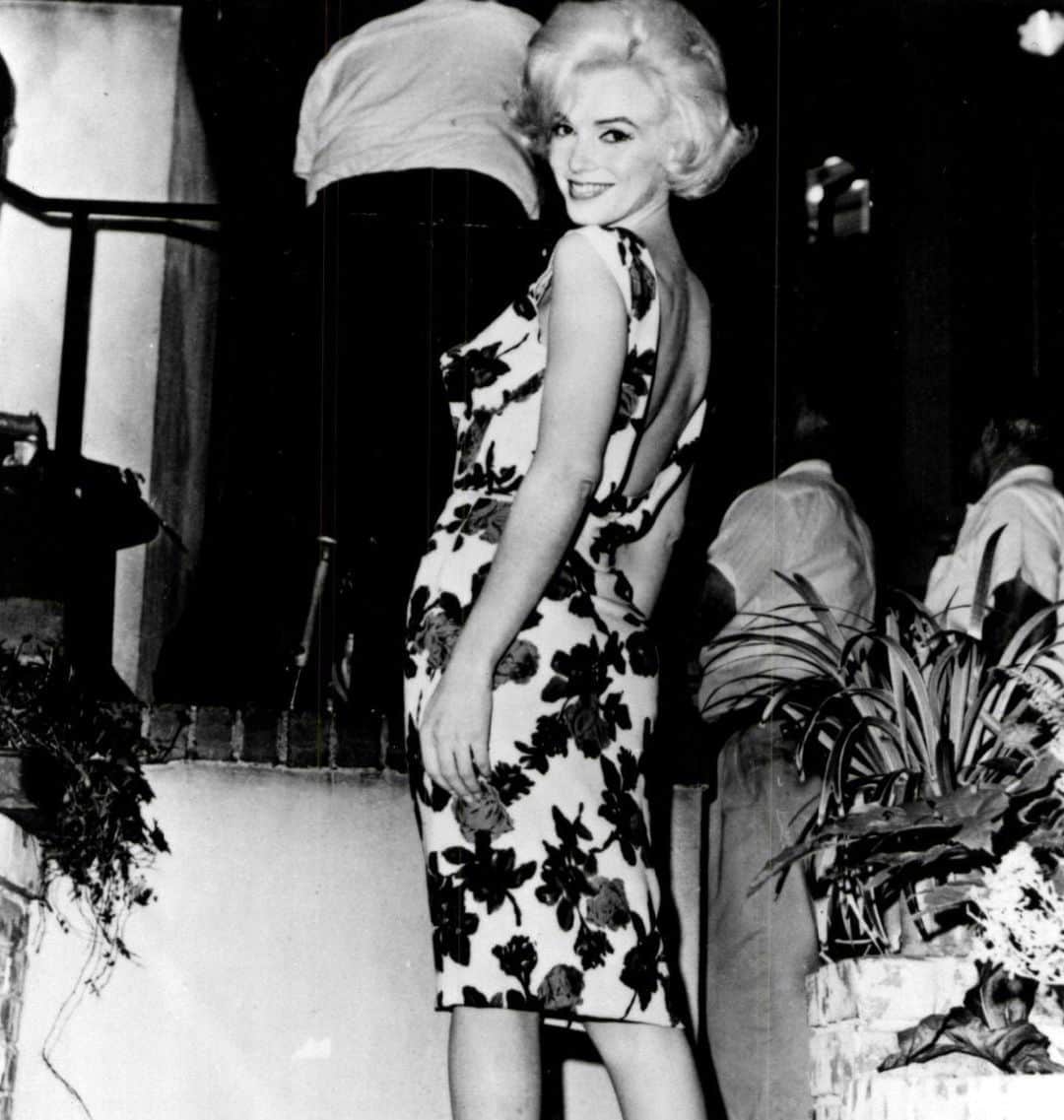 マリリン・モンローさんのインスタグラム写真 - (マリリン・モンローInstagram)「Marilyn during the filming of her last film “Something’s Got to Give” in 1962. I love her makeup and dresses for this film. Sadly, it was unfinished due to her unfortunate death💔 #Marilynmonroe」8月23日 7時02分 - welovemarilyn