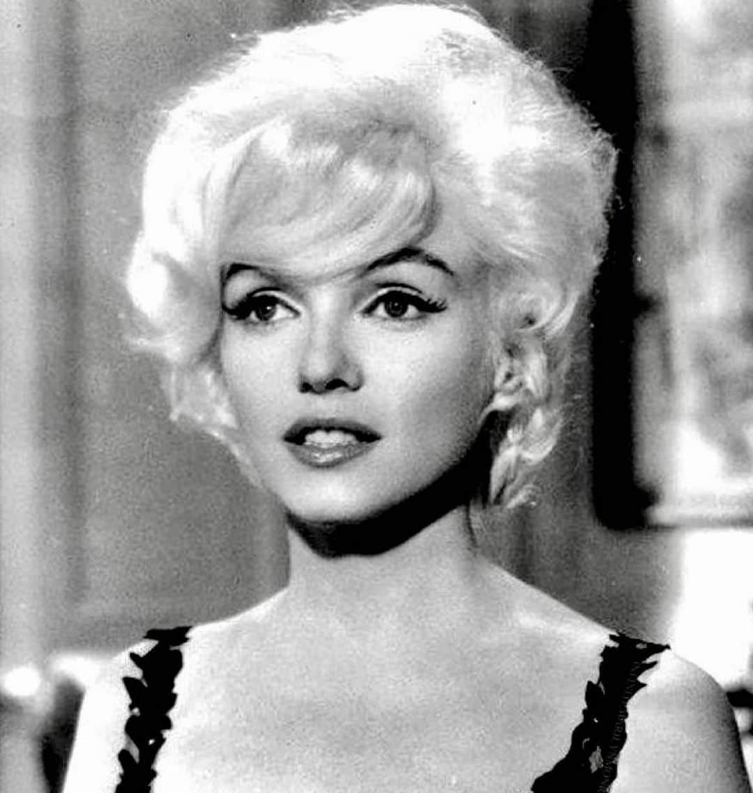 マリリン・モンローさんのインスタグラム写真 - (マリリン・モンローInstagram)「Marilyn during the filming of her last film “Something’s Got to Give” in 1962. I love her makeup and dresses for this film. Sadly, it was unfinished due to her unfortunate death💔 #Marilynmonroe」8月23日 7時02分 - welovemarilyn