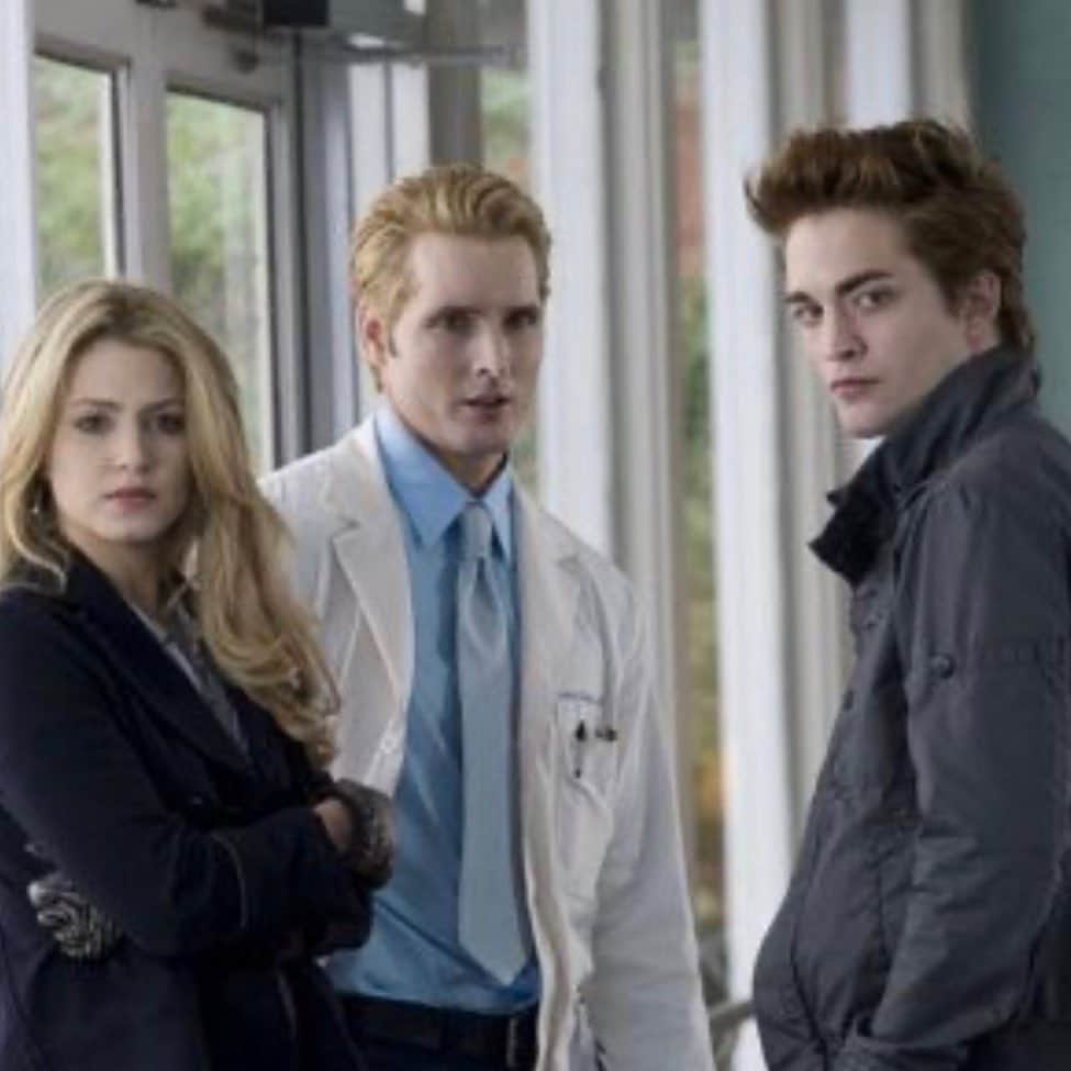 ピーター・ファシネリのインスタグラム：「If you LOVED #Twilight... You will LOVE #TheVanished... ok, they are different films. BUT... i think you’ll still LOVE #TheVanished. Cause I wrote and directed it.  And if you Watch #TheVanished, I’ll LOVE you! ❤️❤️❤️ #watchitnow! On Demand/ https://itunes.apple.com/us/movie/the-vanished/id1522324794/ @amazonprimevideo」