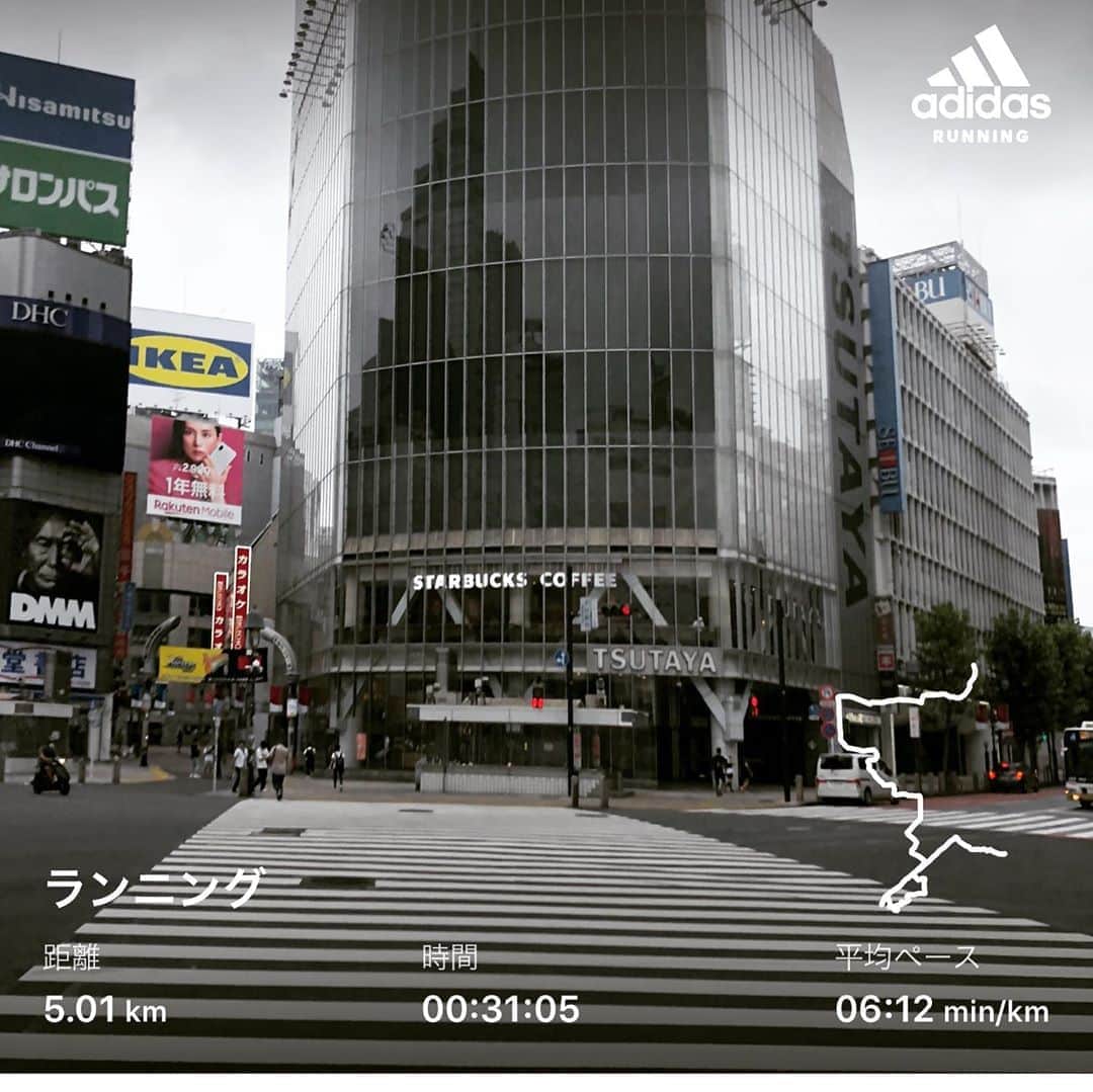 橋本塁さんのインスタグラム写真 - (橋本塁Instagram)「おはようございます！中目黒⇄渋谷往復朝ラン終了！ 今日はかなり涼しくて走りやすかったです！ 心身共に健康で 東京写真展4日目！11-19時。  #stingrun #朝ラン #玉ラン #adidas #adidasultraboost  #run #running #ランニング　#心身ともに健康に」8月23日 8時33分 - ruihashimoto