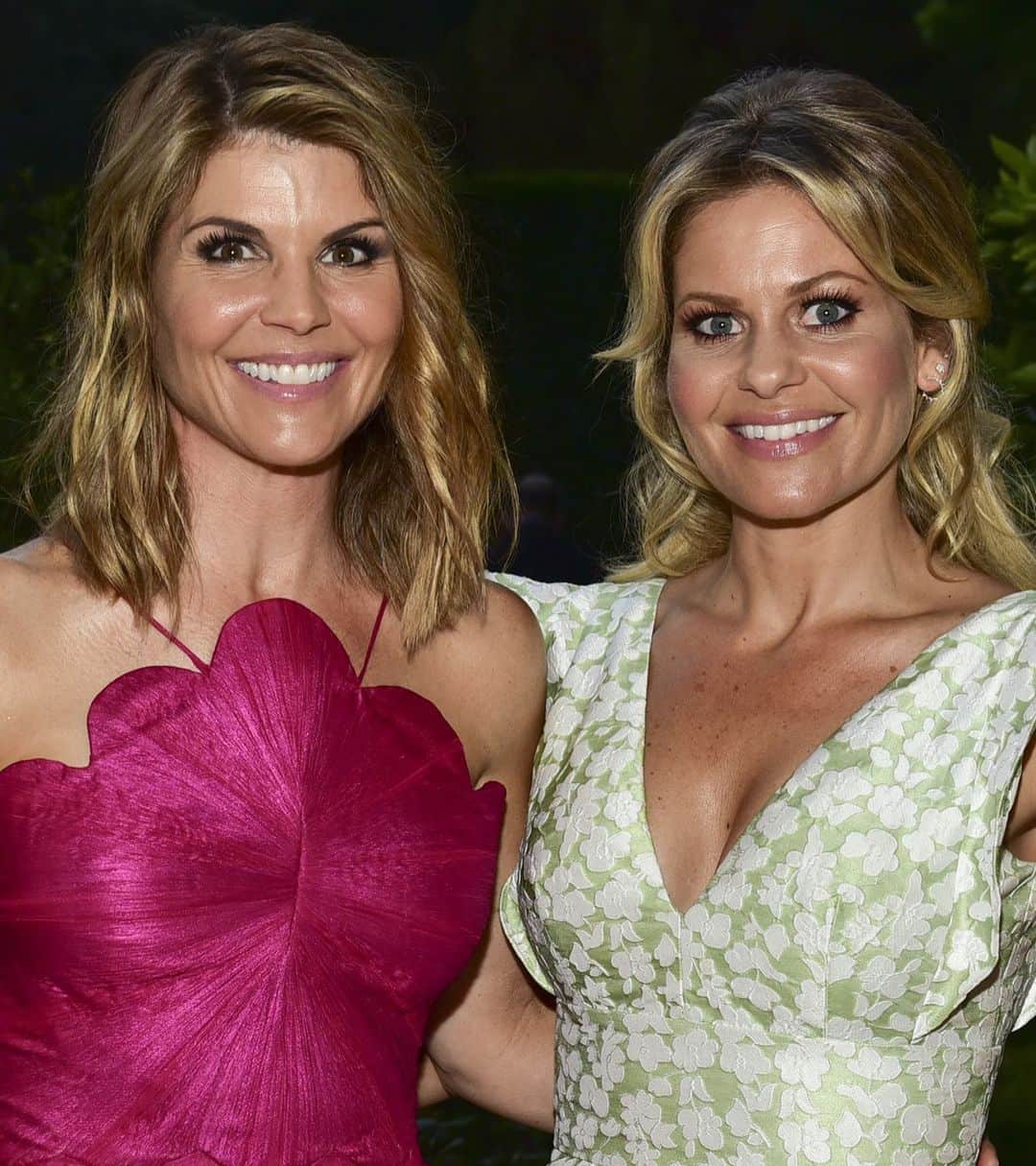 Just Jaredさんのインスタグラム写真 - (Just JaredInstagram)「Candace Cameron Bure reacts to criticism of Lori Laughlin’s two-month prison sentence. Tap this photo in the LINK IN BIO for her response.  #CandaceCameronBure #LoriLoughlin  Photo: Getty」8月23日 8時30分 - justjared