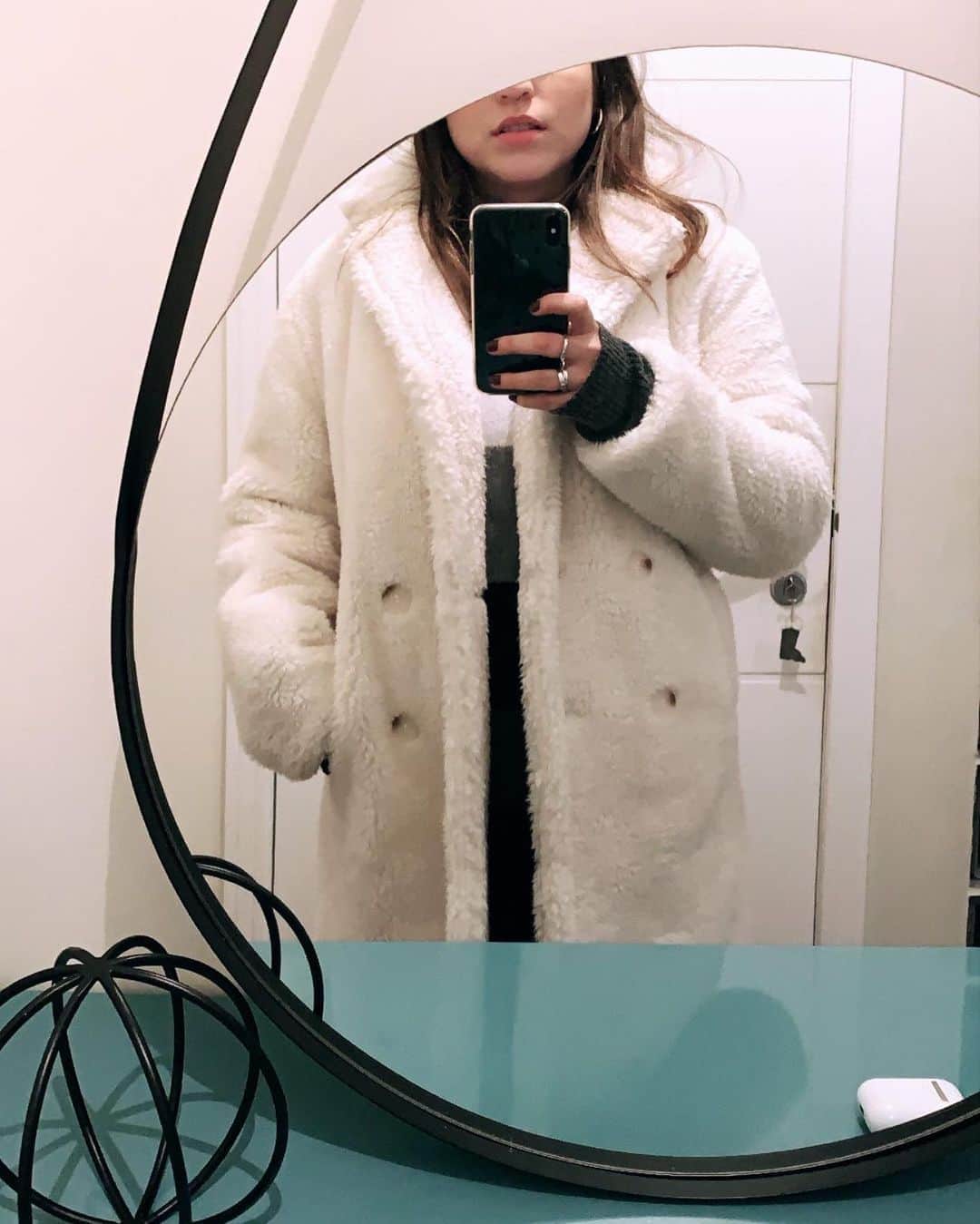 Bruna Unzuetaのインスタグラム：「O que é um pontinho branco no feed? Floco de neve ou urso polar da Coca?」