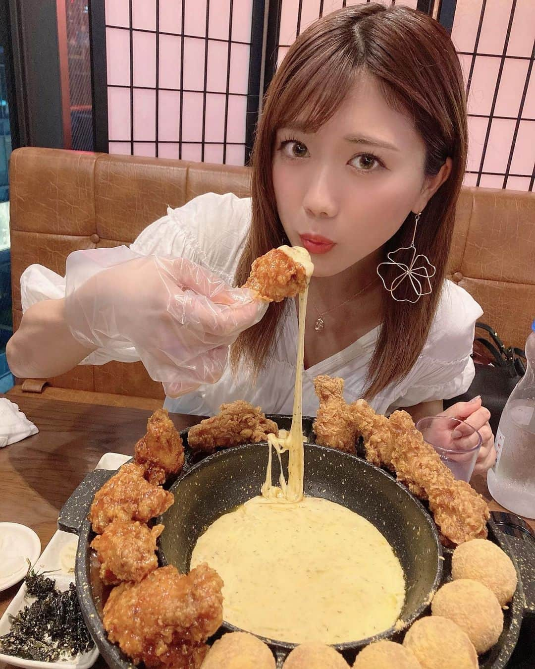 海江田麻貴さんのインスタグラム写真 - (海江田麻貴Instagram)「ㅤㅤㅤ  ㅤㅤㅤ OHAYO🌞🌿 朝から飯テロどーーーーん🍚  ㅤㅤㅤ 今日も皆さんのいちにちが楽しいものでありますように🥰🌈  ㅤㅤㅤ  ㅤㅤㅤ  ㅤㅤㅤ #ホンデポチャ #チーズボール #cheeseballs #cheeseball #韓国料理 #koreanfood #koreanfoodlover #koreanfoods #パネチキン #グルメ女子 #渋谷グルメ #東京グルメ #韓国グルメ #ヤンニョムチキン #cheeselover #japanesegirl #いっぱい食べる君が好き #飯テロ」8月23日 8時44分 - _makiii0924_