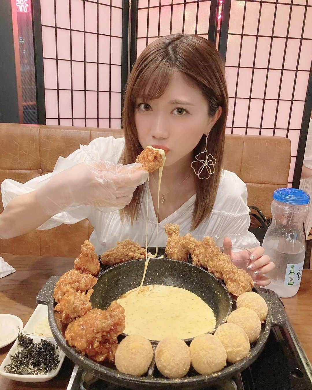 海江田麻貴さんのインスタグラム写真 - (海江田麻貴Instagram)「ㅤㅤㅤ  ㅤㅤㅤ OHAYO🌞🌿 朝から飯テロどーーーーん🍚  ㅤㅤㅤ 今日も皆さんのいちにちが楽しいものでありますように🥰🌈  ㅤㅤㅤ  ㅤㅤㅤ  ㅤㅤㅤ #ホンデポチャ #チーズボール #cheeseballs #cheeseball #韓国料理 #koreanfood #koreanfoodlover #koreanfoods #パネチキン #グルメ女子 #渋谷グルメ #東京グルメ #韓国グルメ #ヤンニョムチキン #cheeselover #japanesegirl #いっぱい食べる君が好き #飯テロ」8月23日 8時44分 - _makiii0924_