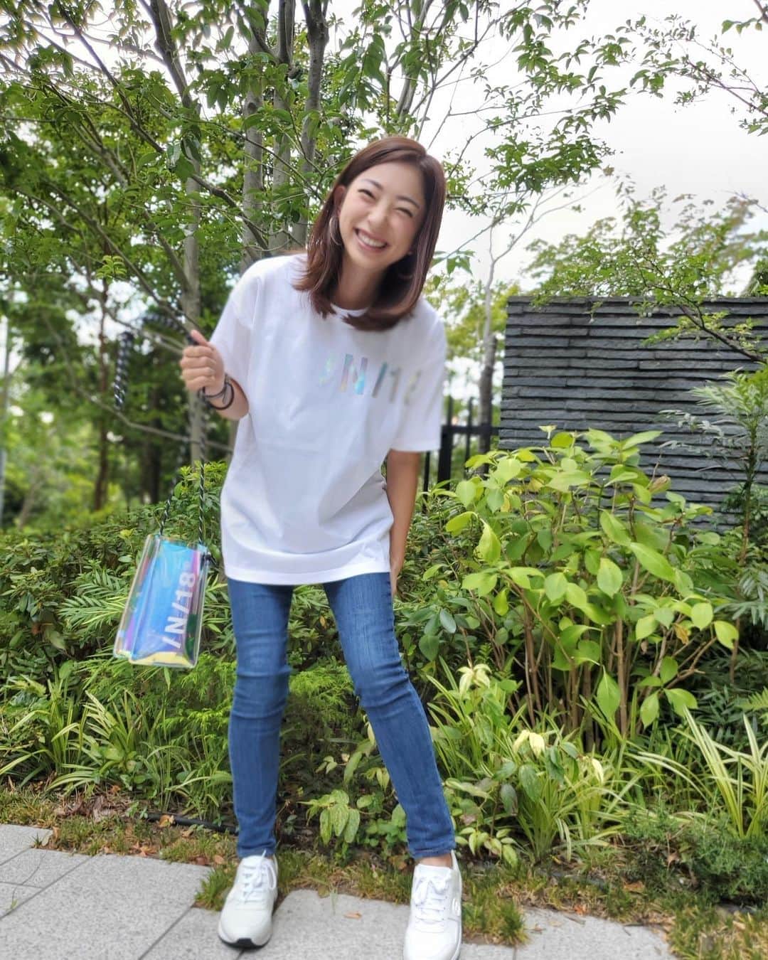 のインスタグラム：「. ちょこっとお出かけ服は何着ます？ 私はTシャツにジーパンが多いかな😆‼︎ . この日はなんでも合わせやすくて可愛いグランダンエース❤️ @ground_n_ace . バッグがまたちょうど良いサイズでセットでお出かけする事が多いです😊♫ . 私が着てるのは男女兼用サイズでxs❣️ ショートパンツにも合わせやすくて重宝してます☺️✨ . . . . . #グランダンエース#groundnace#ロンT#スポーツウエア#部屋着#オシャレ#バスケ女子#ゴルフ女子#シンプルコーデ」