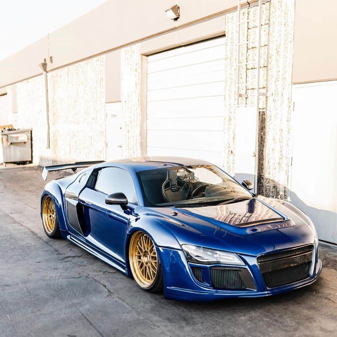 CarsWithoutLimitsさんのインスタグラム写真 - (CarsWithoutLimitsInstagram)「Interestingly modded R8 🛰 Owner @hwyroll  Photos @f82venom   #carswithoutlimits #audi #r8」8月23日 9時00分 - carswithoutlimits