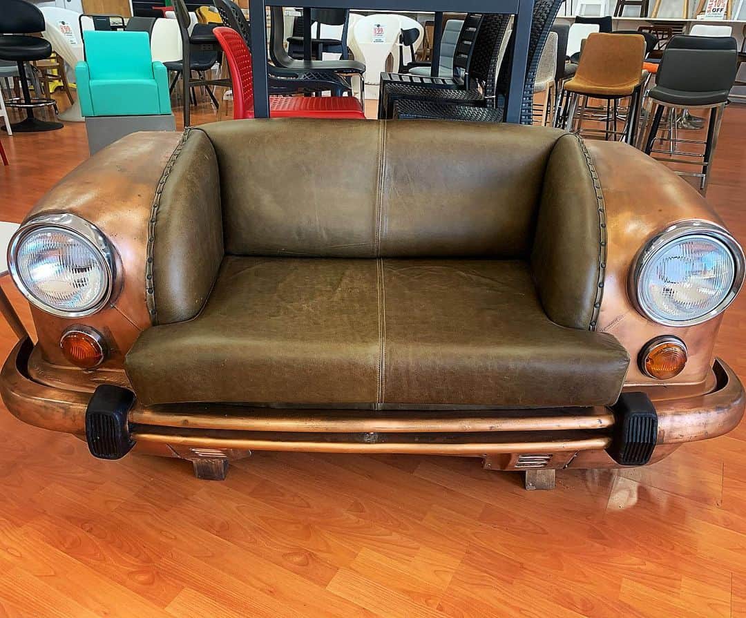 シャーニ・ヴィンソンさんのインスタグラム写真 - (シャーニ・ヴィンソンInstagram)「I WANT! 🏍🚘 #homedecor #furniture #art #winerack #table #unique #motorcycle #couch #styleinspiration #decorationideas」8月23日 9時17分 - sharnivinson