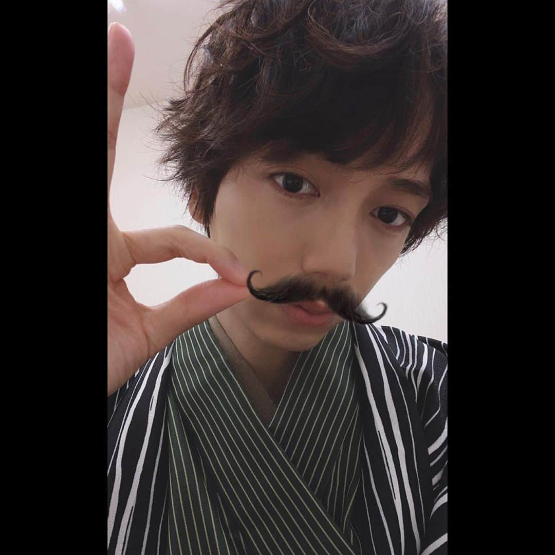 山崎育三郎さんのインスタグラム写真 - (山崎育三郎Instagram)「. 平原のあーや、歌は勿論圧倒的ですが、あーやワールドがトークで炸裂していました。  いつも楽しくて最高でした！  そして、支えてくれたアンサンブルのみんなありがとうございました。  全員と撮りたかったー  さぁ、今日は朝から多喜川さん。  昼には24時間テレビで歌うから見てね。  #帝劇コン #24時間テレビ43 #わたどう」8月23日 9時25分 - ikusaburo_yamazaki