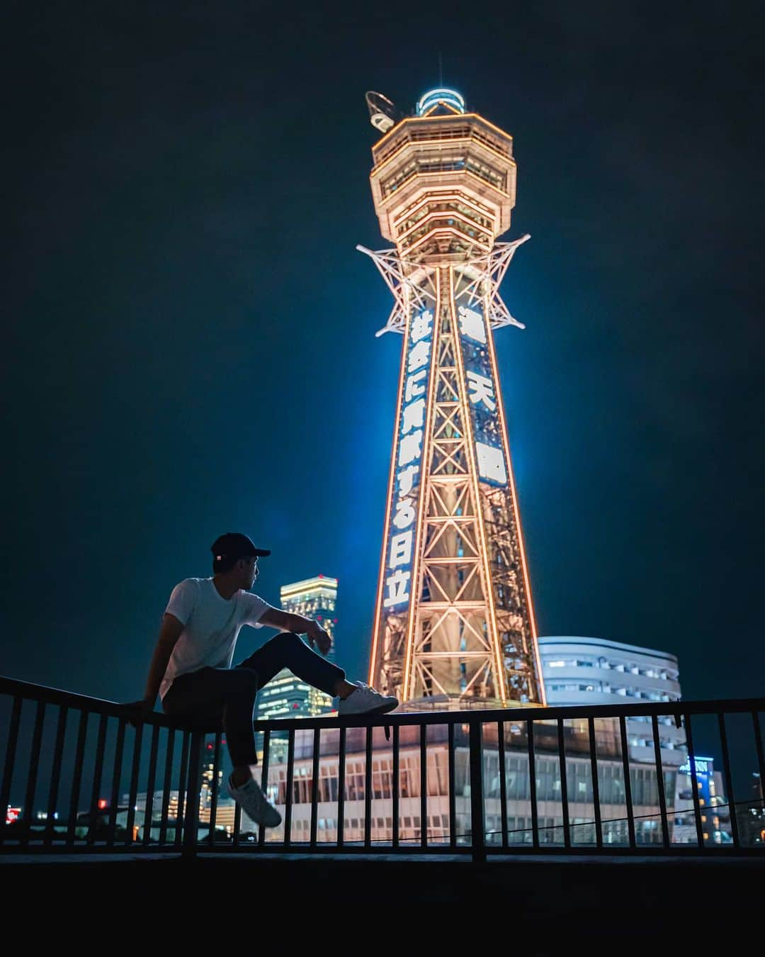 Joshさんのインスタグラム写真 - (JoshInstagram)「The most surprising thing about this picture? @stefatty_ took it... Although I'm still surprised we found the roof after walking around a bunch of the buildings. . . . . . #東京 #東京カメラ部 #日本 #写真部 #大阪 #streetframe #streetclassics #streets_vision #urbanromantix #urbanandstreet #citygrammers #killyourcity #discoverjapan #discovertokyo #streetmobs  #japan_vacations #urban_shutter #tokyocameraclub #streetdreamsmag #night_owlz #citykillerz #street_focus_on #streetgrammer #visitjapanjp #explorejapan #fatalframes #agameoftones #rawurbanshots #igjapan #igersjp」8月23日 9時23分 - joshtaylorjp