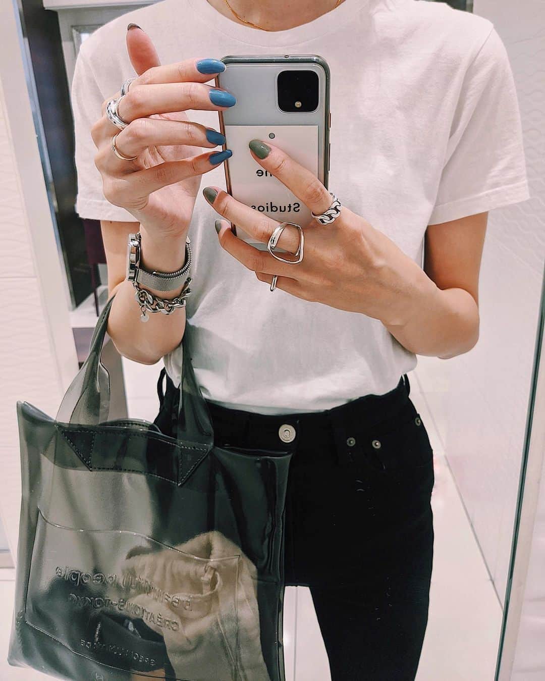 のインスタグラム：「〻👶🏻⚖️⛓🕯 SUNDAY‥🕊 今日もハッピーな日にしよ♡ ． みてみて‼︎ 人差し指のリング仲間入りしたの。 ↑ @nine___09  可愛いでしょ♡ ． ． #fashion  #niNe  #MOUSSY #beautifulpeople  #ナイン　 #teampixel #baroque_pixel #pixelで撮影」