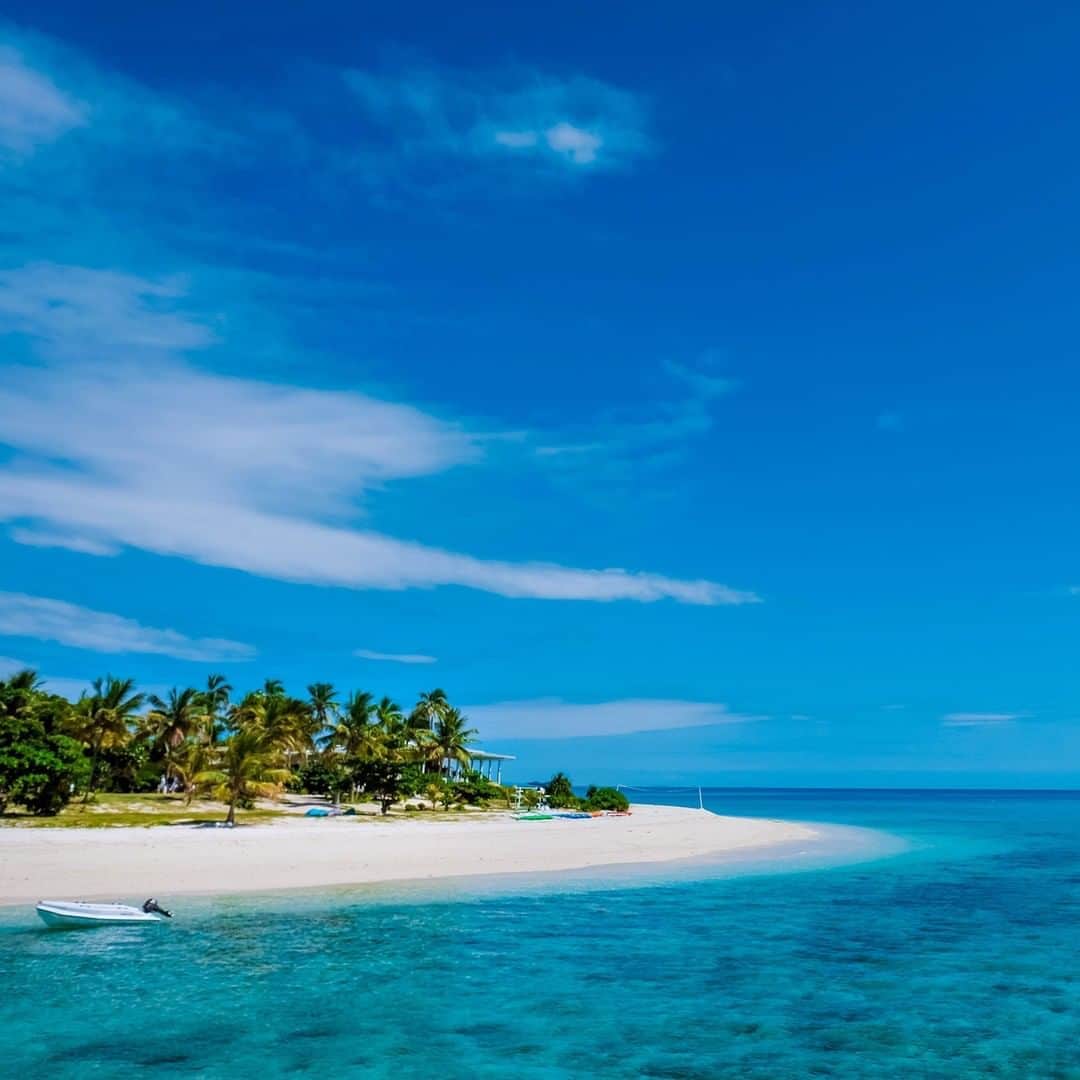 のインスタグラム：「An island oasis in the South Pacific 😍  Tap the link in our bio to enter our WIN a Trip to Fiji competition for you and your best friend 📷 @tourismfiji」