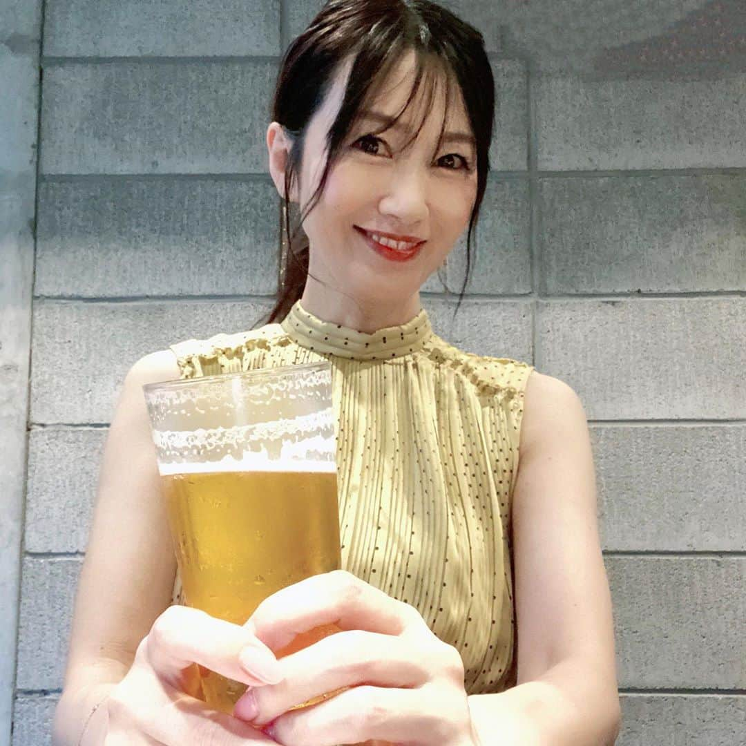 梅本理恵さんのインスタグラム写真 - (梅本理恵Instagram)「ビールから♡﻿ ﻿ しめは﻿ tkg。﻿ （3枚目〜☺︎） ﻿ 四川麻婆豆腐﻿ 玉ねぎのオーブン焼き﻿ 餃子…﻿ ﻿ お酒もすすむ。﻿ ﻿ 幸せな時間。﻿ ﻿ ﻿ ﻿ #ディナー#ディナーデート #東京グルメ #tokyo #中華料理 #麻婆豆腐 #なかなか辛い #ビールに合う #幸せな時間 #夏コーデ #笑顔#感謝#おいしいもの #みなさんに感謝 #アラフィフ#美活#美容#tkg ♡」8月23日 10時09分 - rie___12ki