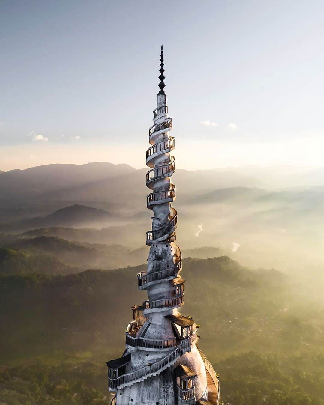 BEAUTIFUL DESTINATIONSさんのインスタグラム写真 - (BEAUTIFUL DESTINATIONSInstagram)「Sunrise mission at Ambuluwawa Tower,  Sri Lanka’s first multi-religious sanctuary. 🇱🇰 The climb to the top can be dizzying, but once the rays of sun and the stunning misted valleys greet you, you'll know it's indeed a beautiful morning and you just did something amazing.  Sometimes the clouds would dance and softly drizzle you on their way too! 🌧 We don't mind! How about you? Would you visit this tower?  📸 @stefanogera 📍Ambuluwawa Tower, Gampola town, Sri Lanka」8月23日 11時14分 - beautifuldestinations