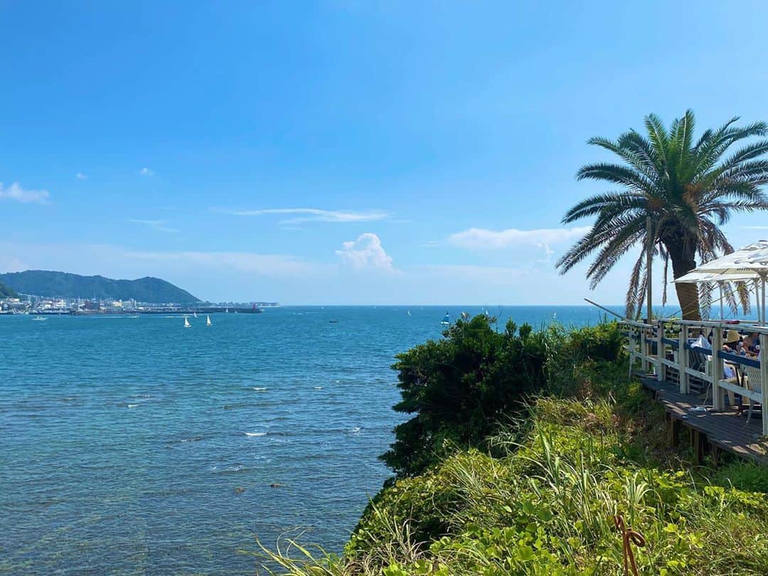 のインスタグラム：「週末太陽チャージ🌞 月金家にこもりっきりだから週末は自然の中で過ごすのがすき♡ . . #summer #sunny #weekend #ocean #beach #goodday #chill #vacay #saturday #summergirl #逗子　#夏　#海」