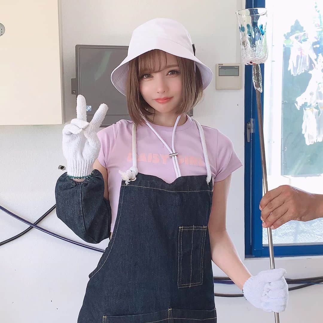 のインスタグラム：「琉球グラス作り🥂✨ 暑さで意識朦朧としてた(笑) ・ #琉球グラス #琉球ガラス #吹きガラス #宮古島 #宮古島旅行 #沖縄 #沖縄旅行」