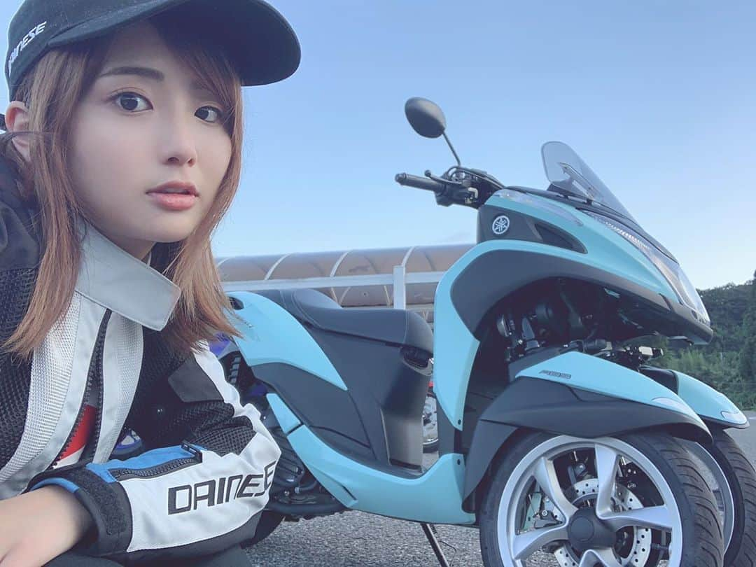 平嶋夏海さんのインスタグラム写真 - (平嶋夏海Instagram)「YAMAHAトリシティ125🛵 秋になったら、ゆるキャン△したいなー🏕 ゆるキャン△カラーのトリシティで走ってる姿は9月放送のBS11「MOTORISE」お楽しみに！ #平嶋二輪 #YAMAHA #トリシティ125 #yamahatricity #tricity #バイク女子　#motorise」8月23日 11時32分 - natsuminsta528