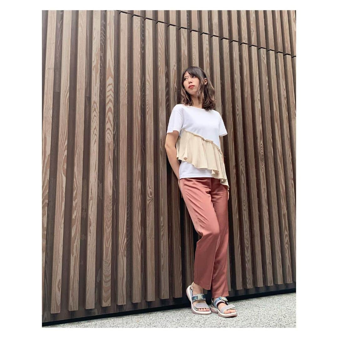 廣瀬茜さんのインスタグラム写真 - (廣瀬茜Instagram)「展示会でオーダーした @panormo_official のTシャツ、やっと着れて嬉しい♡！  3枚目は、PANORMOの「P」を表現したかったんだけど何故か「R」になった。  デザイナー(@hanaiyuki)本人に写真を撮ってもらえるという贅沢。  ゆきちゃんありがとう🥰  #panormo」8月23日 11時34分 - akane_bandmaid