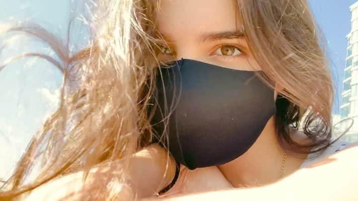 ベイリー・マディソンのインスタグラム：「Wear a mask ❤️ Out of quarantine and so excited to get back to work- but most important thing is to keep our cast, crew, and everyone around us healthy. Xxx」