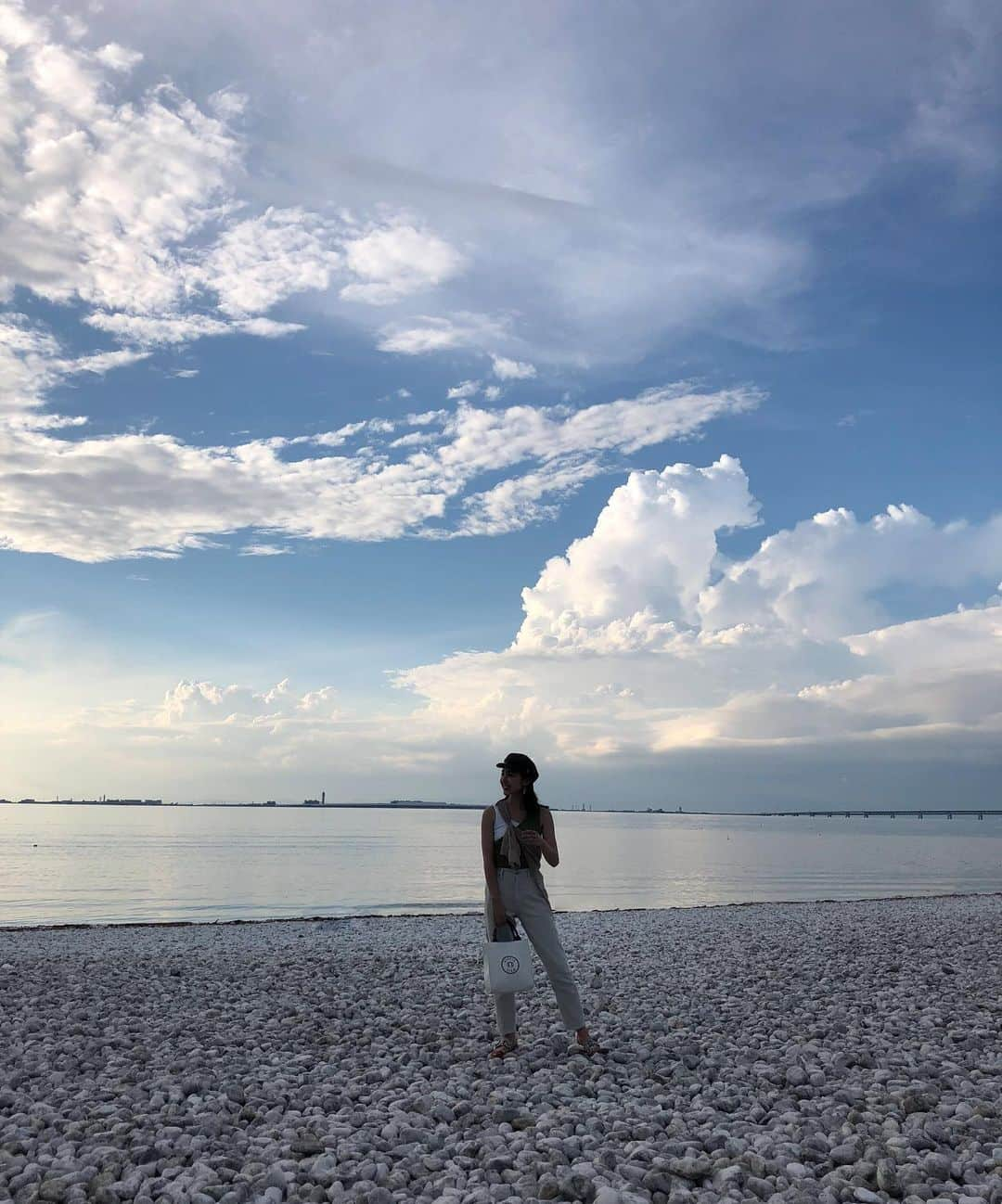 箕迫かなのインスタグラム：「☁️☁️☁️ . . 誕生日の友達に 大好きすぎて大好き以上の言葉ないかなと 思って考えた結果 あなたの事をとても好んでいるよ！って 言ってしまった🤷🏾‍♂️🤷🏾‍♂️ 返信が怖いね💕 好んでいるよって人生で初めて使った 好むわ〜って言ってる人見たことない . . #好むって使ってる人と知り合いになりたい #友達ではない #知り合いになりたい #知ってるだけ #私その人の事好む #多分とても好むと思う」