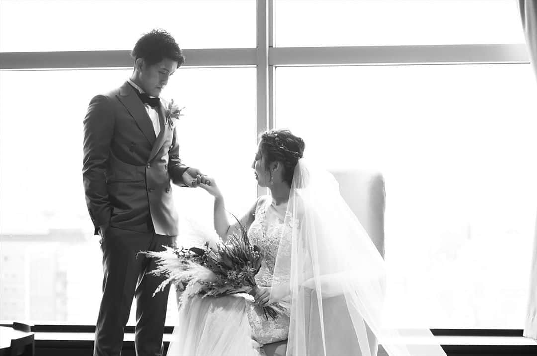 THE STYLE No.20 NEW YORK STYLE WEDDINGのインスタグラム：「2020年5月☆オープン2周年★ 口コミサイトの料理部門4年連続No.1獲得 No.20で自分たちらしい結婚式が叶う . ↓詳しくはHPをチェック↓ https://www.styles.jp/wedding/20f/ . 週末＆平日ブライダルフェアを開催しております メッセージ or ダイレクトメールからでも予約可能 . ↓ TEL ↓ 086-234-7310 . ↓ MAIL ↓ info-thestyle@styles.jpn.com . #thestyle #wedding #bridal #party #weddingparty #weddingphoto #weddingdress#starwedding #instagood #instalike #love #style #instapic  #結婚式 #結婚 #岡山結婚式 #ウェディング #プレ花嫁 #花嫁 #テーブルコーディネート #結婚式準備 #日本中のプレ花嫁さんと繋がりたい #ウェディングドレス #ウェディングフォト #ウェディングレポ #令和婚 #令和」