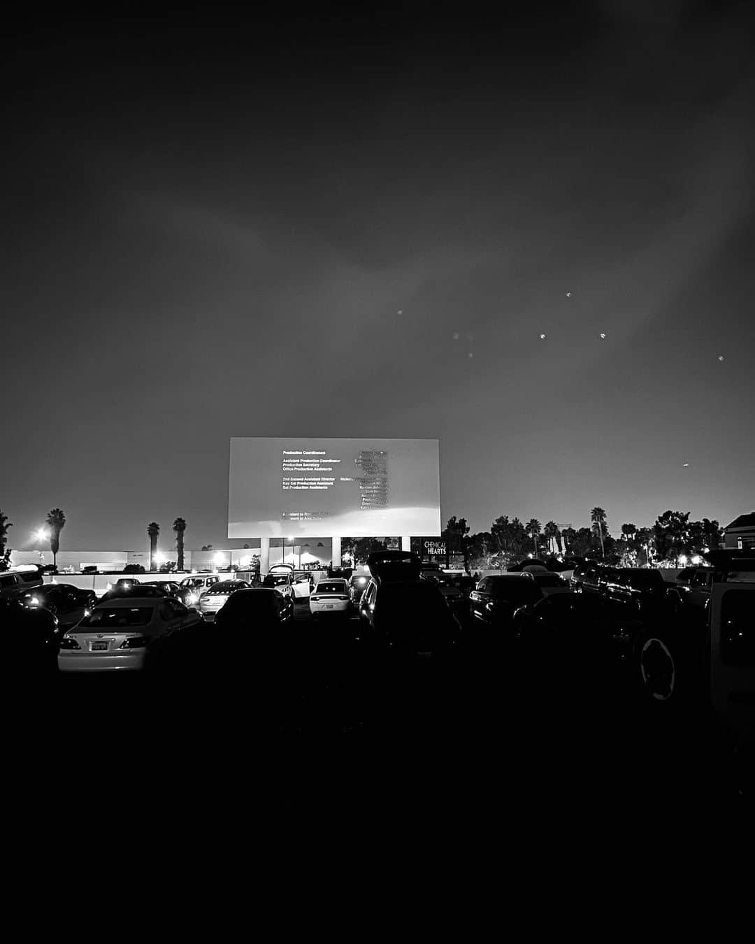 リリ・ラインハルトのインスタグラム：「It was very special to see #ChemicalHearts at the drive-in last night in LA 💫 Thank you to everyone who has watched the movie so far and sent loving messages of support ❤️」