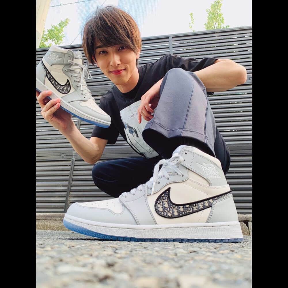横浜流星さんのインスタグラム写真 - (横浜流星Instagram)「Air Jordan 1 High OG Dior  #Airdior #DIOR さんから #頂きました #大切にします！！ #キモ撮り #からの靴の裏撮り @dior」8月23日 21時23分 - ryuseiyokohama_official